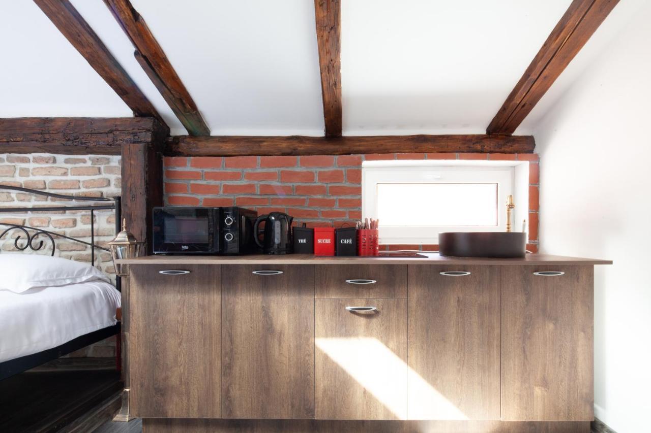 Little Paris Booutique In Old Town Center Brasov Apartamento Exterior foto