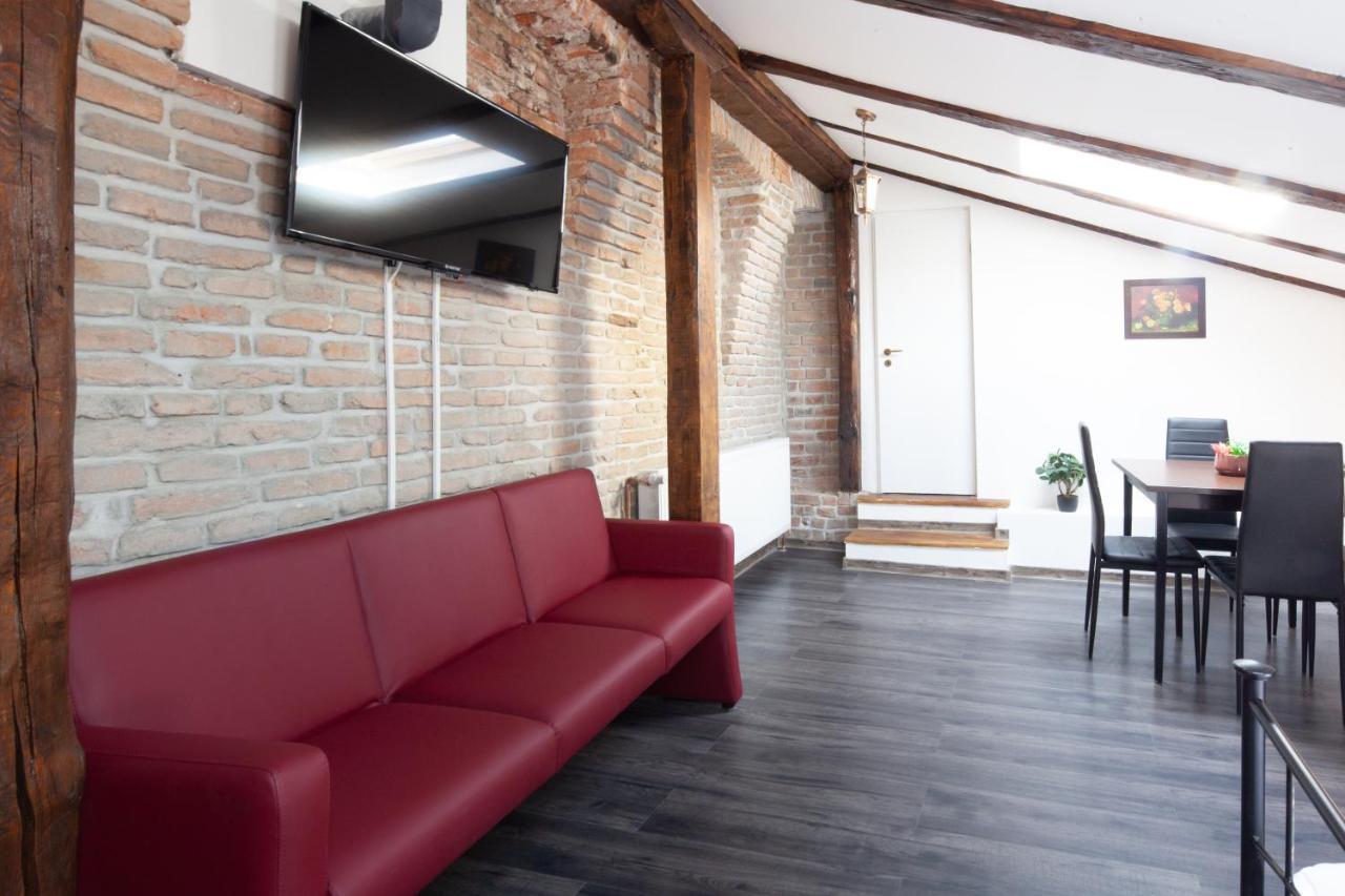 Little Paris Booutique In Old Town Center Brasov Apartamento Exterior foto