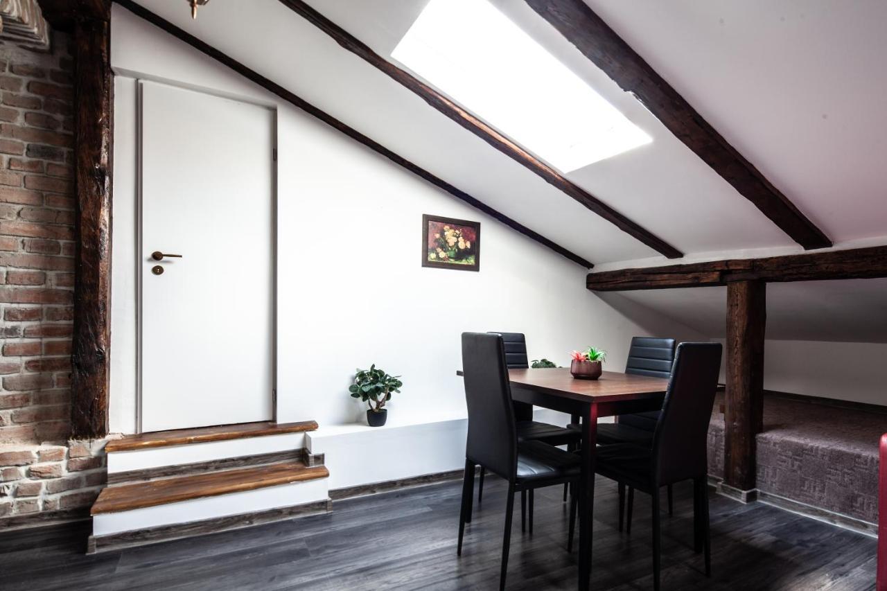 Little Paris Booutique In Old Town Center Brasov Apartamento Exterior foto