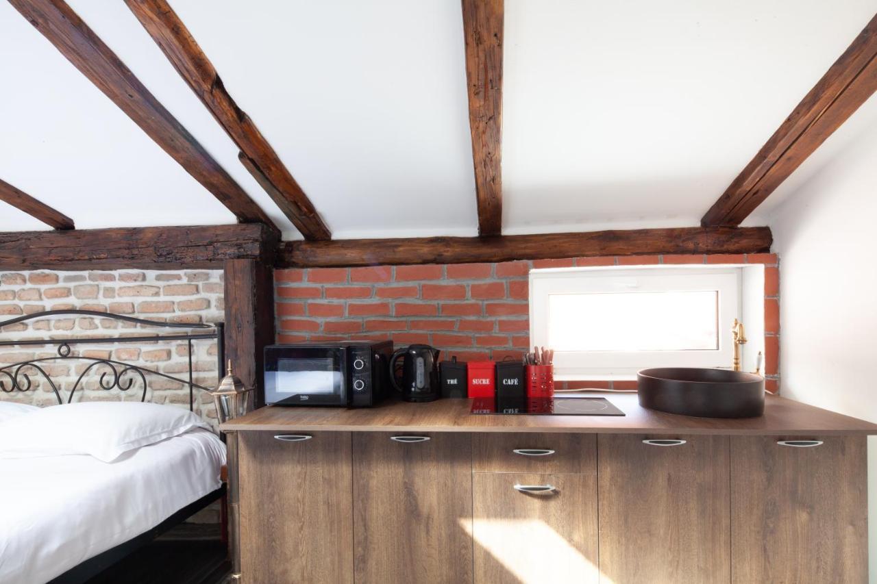 Little Paris Booutique In Old Town Center Brasov Apartamento Exterior foto