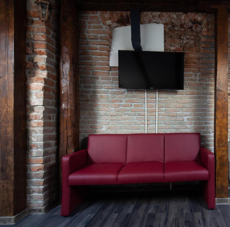 Little Paris Booutique In Old Town Center Brasov Apartamento Exterior foto