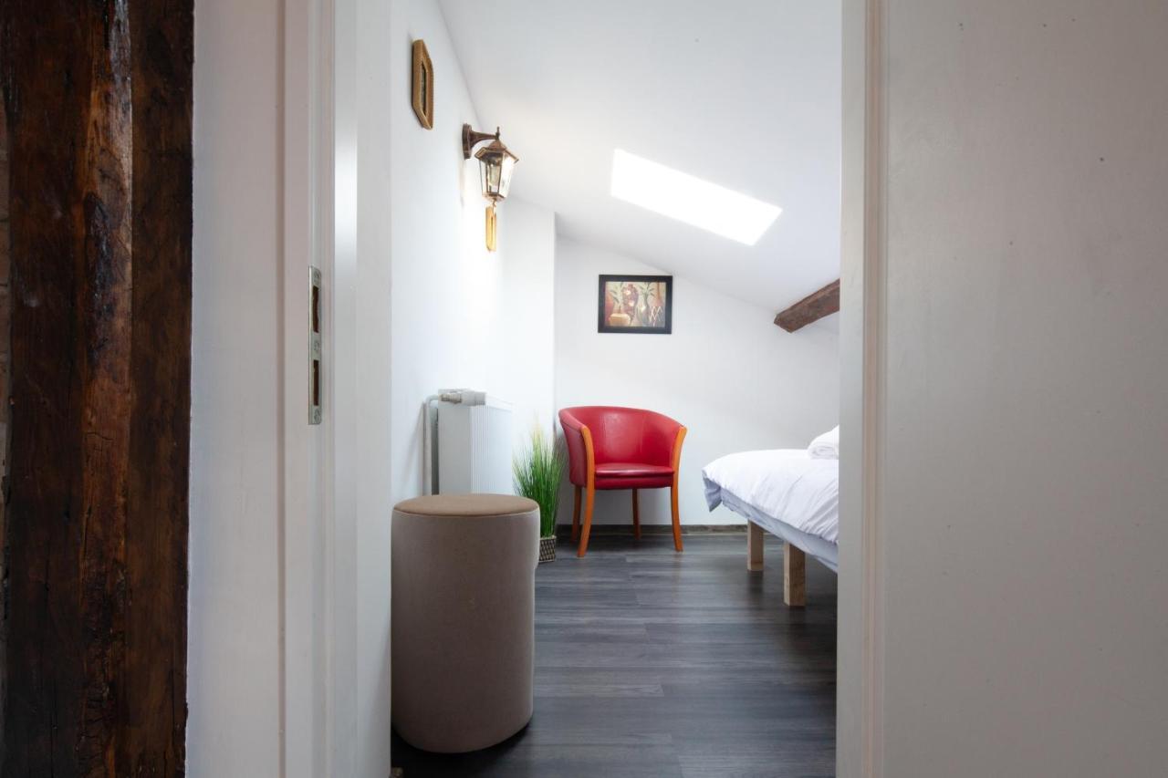 Little Paris Booutique In Old Town Center Brasov Apartamento Exterior foto